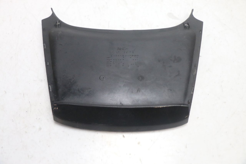 photo de ZŁĄCZE OWIEWKI TYLNEJ YAMAHA XP T-MAX ABS 500 (2005 - 2005) - Szczegół części
