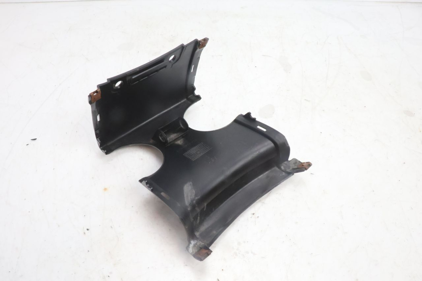 photo de Złącze tylnej owiewki YAMAHA YP MAJESTY 125 (2007 - 2010) - Inny kąt widzenia