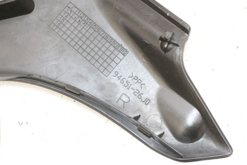 photo de Złącze owiewki przedniej SUZUKI BURGMAN 650 (2013 - 2020) - Szczegół części