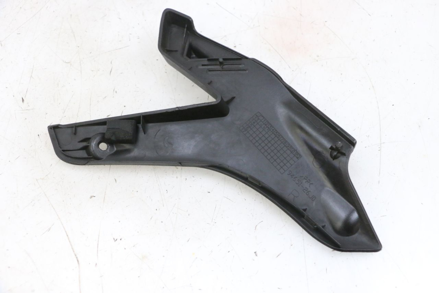 photo de Złącze owiewki przedniej SUZUKI BURGMAN 650 (2013 - 2020) - Inny kąt widzenia