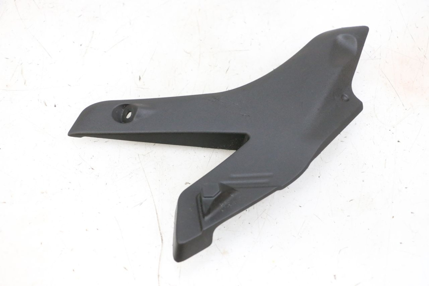 photo de Złącze owiewki przedniej SUZUKI BURGMAN 650 (2013 - 2020) - Zbliżenie techniczne