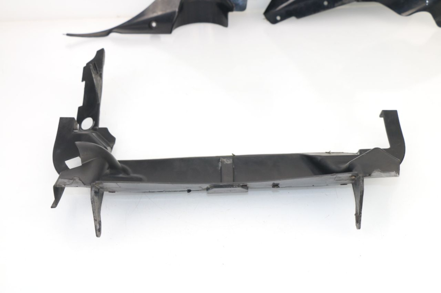 photo de Złącze owiewki przedniej YAMAHA FJR ABS 1300 (2006 - 2012) - Zbliżenie komponentów