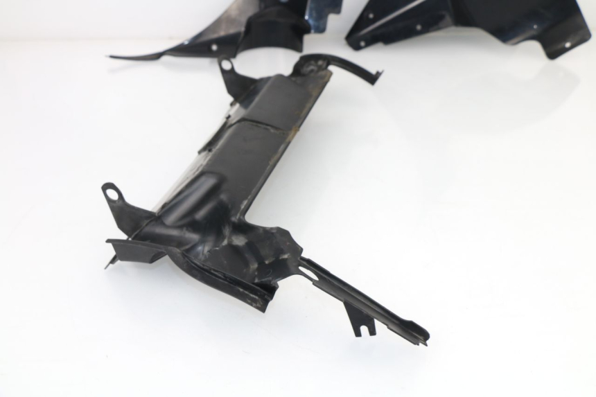 photo de Złącze owiewki przedniej YAMAHA FJR ABS 1300 (2006 - 2012) - Stan powierzchni