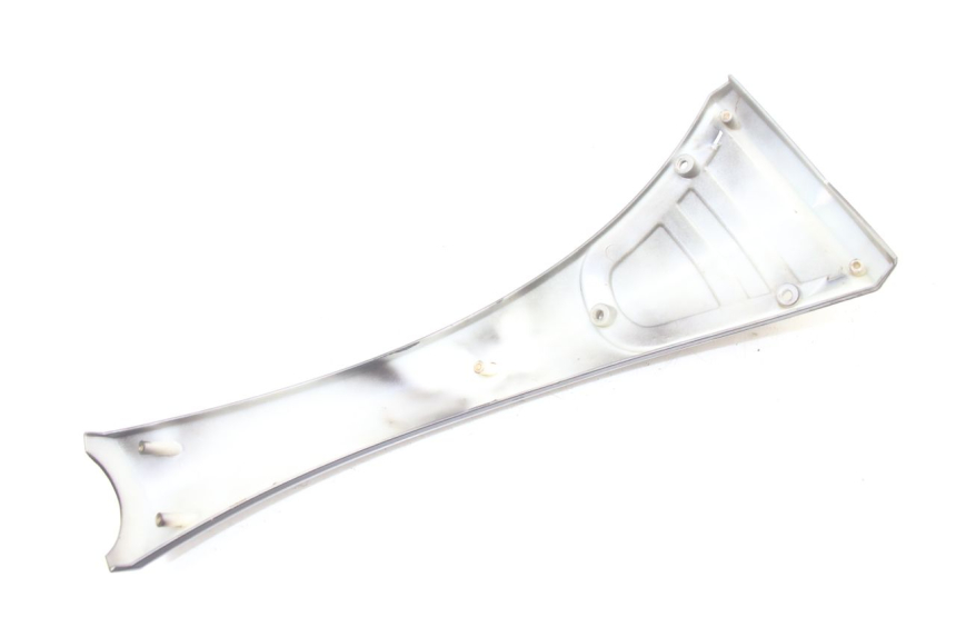 photo de Złącze owiewki przedniej VENESI FLY RETRO 4T 50 (2020 - 2025) - Zoom stanu zużycia