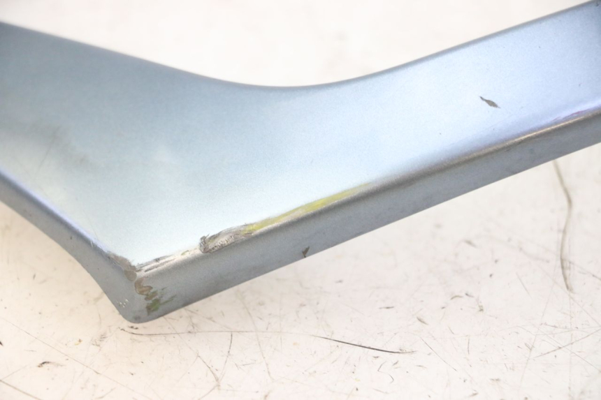 photo de Złącze owiewki przedniej DAELIM HISTORY 125 (2001 - 2002) - Zbliżenie techniczne