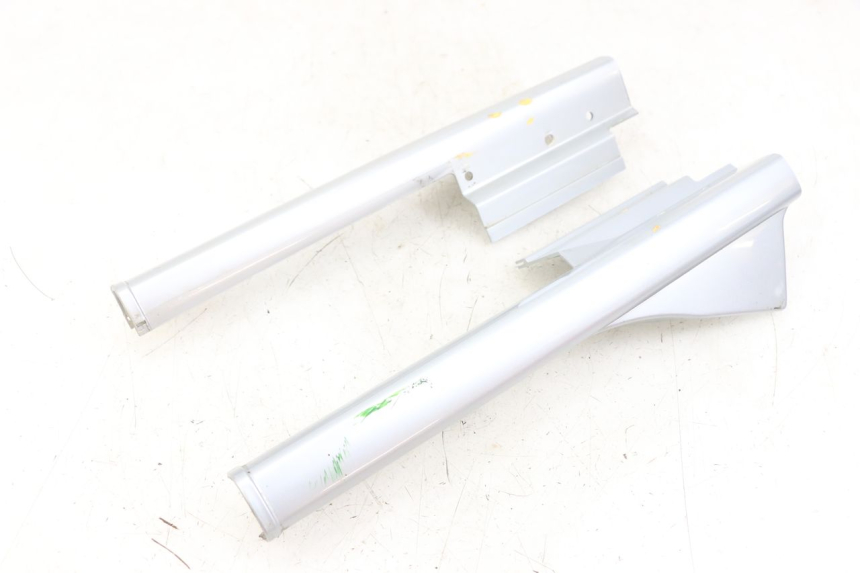 photo de Złącze dolnej przedniej owiewki PEUGEOT 103 VOGUE VS2 50 (2004 - 2017) - Widok główny