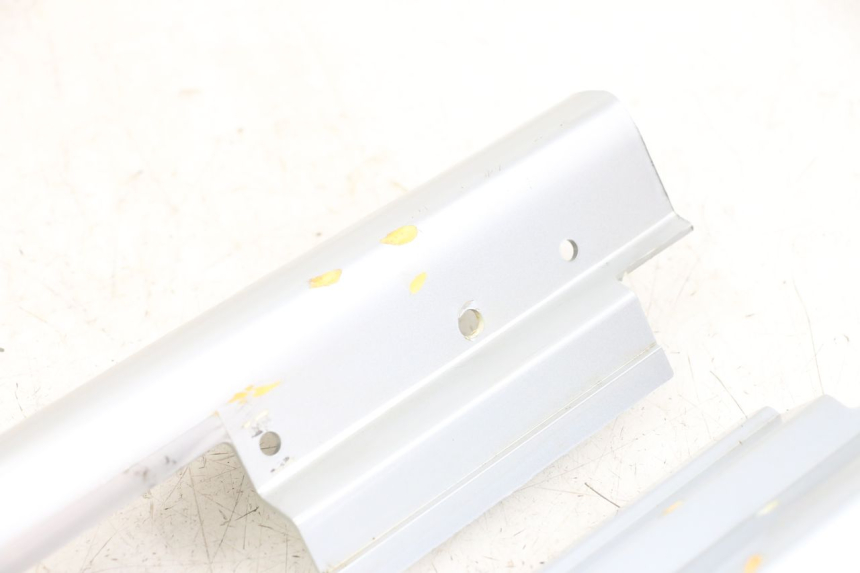 photo de Złącze dolnej przedniej owiewki PEUGEOT 103 VOGUE VS2 50 (2004 - 2017) - Widok produktu