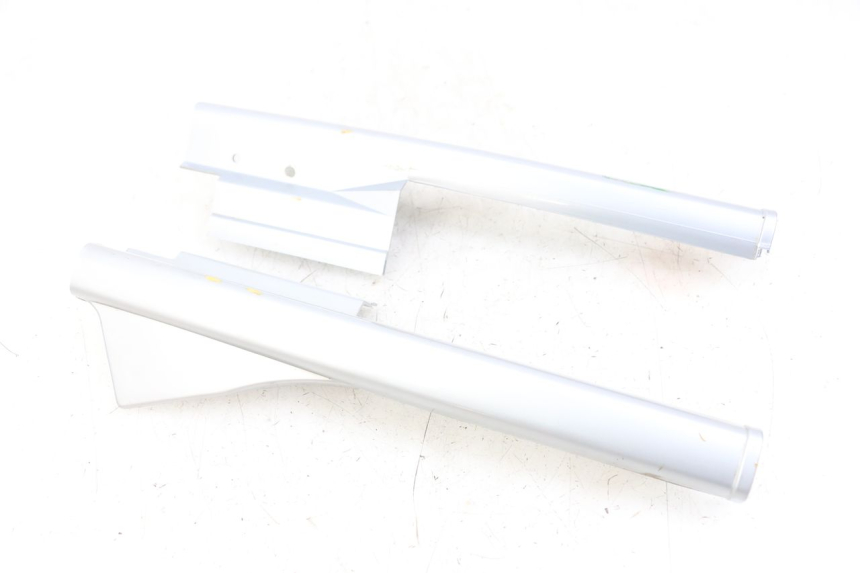 photo de Złącze dolnej przedniej owiewki PEUGEOT 103 VOGUE VS2 50 (2004 - 2017) - Część sprawdzona