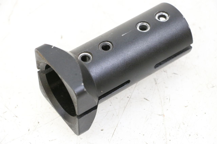 photo de Złącze dolnej przedniej owiewki DUALTRON AMINIA 1 - Zbliżenie techniczne