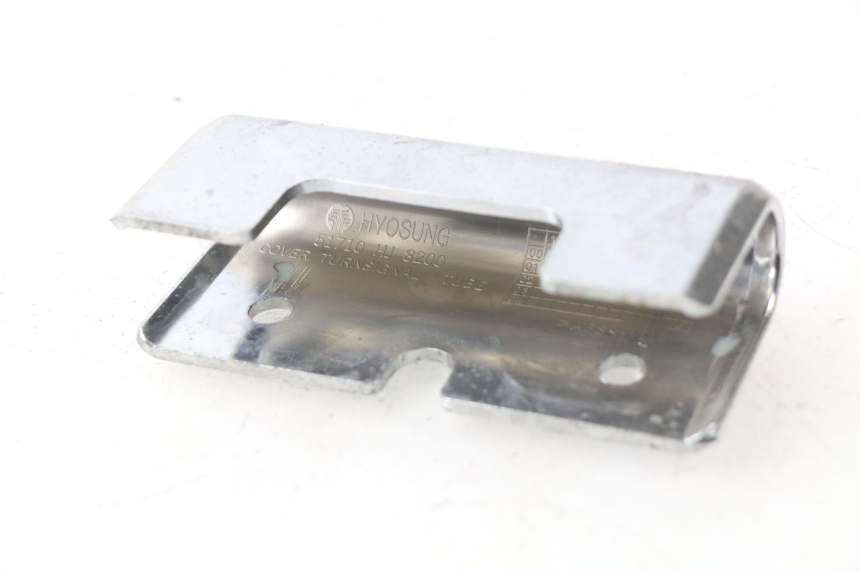 photo de Złącze dolnej przedniej owiewki HYOSUNG AQUILA GV 125 (2009 - 2016) - Zoom stanu zużycia