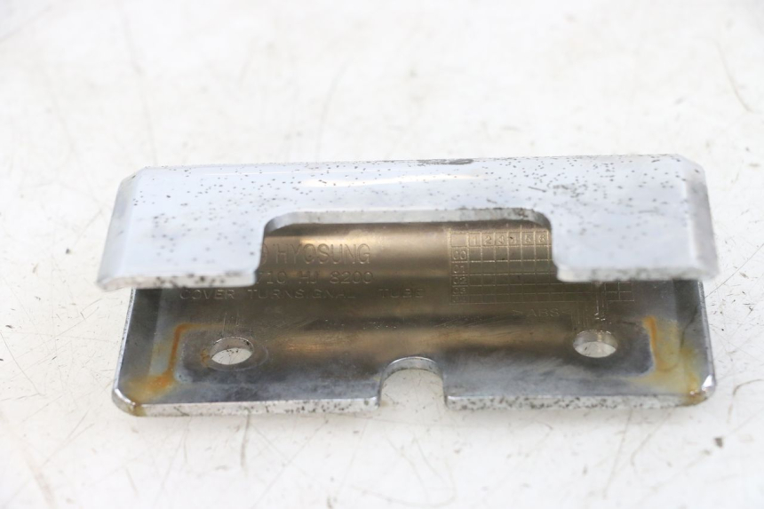 photo de Złącze dolnej przedniej owiewki HYOSUNG GV AQUILA 125 (2000 - 2009) - Zbliżenie techniczne