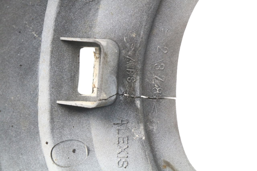 photo de Złącze dolnej przedniej owiewki YAMAHA BW'S 50 (1999 - 2003) - Zbliżenie techniczne