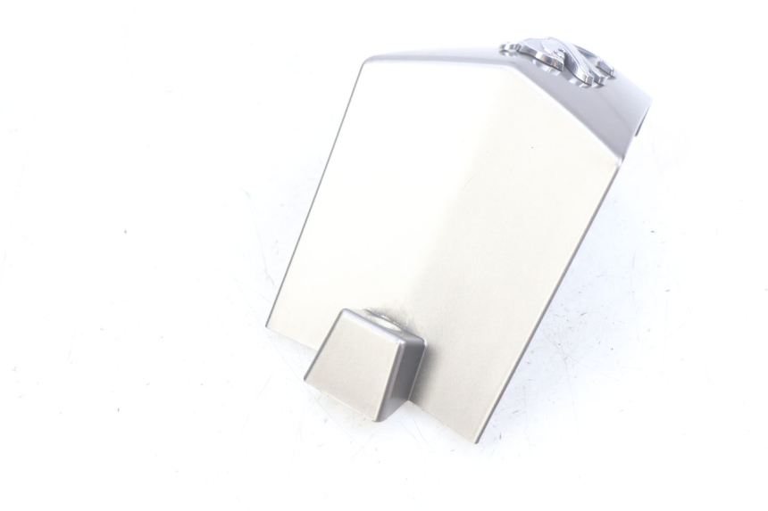 photo de Złącze dolnej przedniej owiewki PEUGEOT CITYSTAR AIR 125 (2014 - 2017) - Inny kąt widzenia