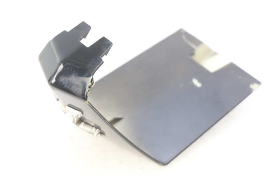 photo de Złącze dolnej przedniej owiewki PEUGEOT CITYSTAR 50 (2013 - 2017) - Zoom stanu zużycia