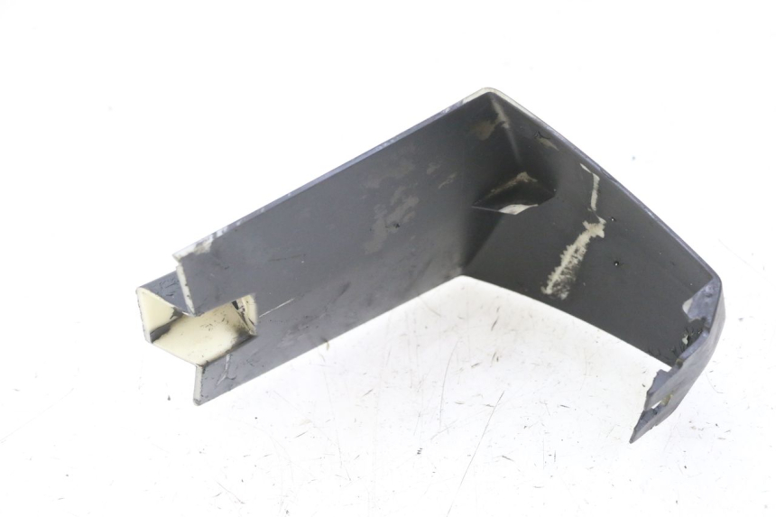 photo de Złącze dolnej przedniej owiewki PEUGEOT CITYSTAR 50 (2013 - 2017) - Inny kąt widzenia