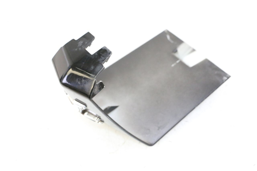 photo de Złącze dolnej przedniej owiewki PEUGEOT CITYSTAR 50 (2013 - 2017) - Inny kąt widzenia