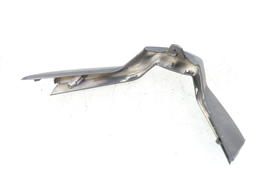 photo de Złącze dolnej przedniej owiewki JM MOTORS EVOLIS 4T 50 (2018 - 2022) - Zoom stanu zużycia