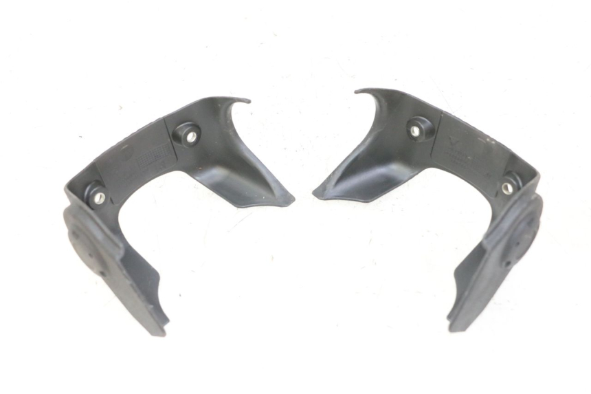 photo de Złącze dolnej przedniej owiewki PIAGGIO IE MP3 YOURBAN 300 (2011 - 2016) - Szczegół części