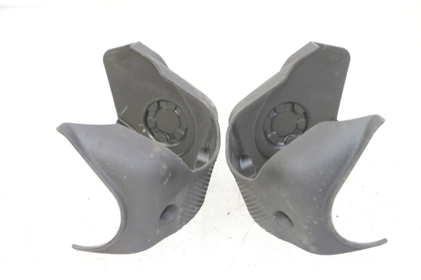 photo de Złącze dolnej przedniej owiewki PIAGGIO IE MP3 YOURBAN 300 (2011 - 2016) - Inny kąt widzenia