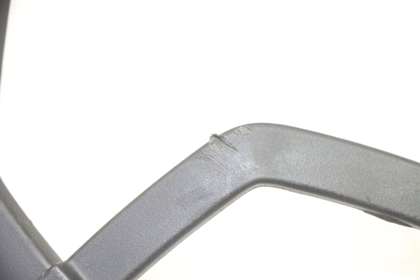 photo de Złącze dolnej przedniej owiewki PEUGEOT KISBEE 4T 50 (2018 - 2022) - Zoom stanu zużycia