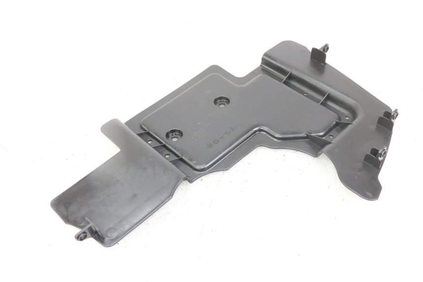 photo de Złącze dolnej przedniej owiewki KYMCO DINK 4T 50 (2007 - 2018) - Inny kąt widzenia