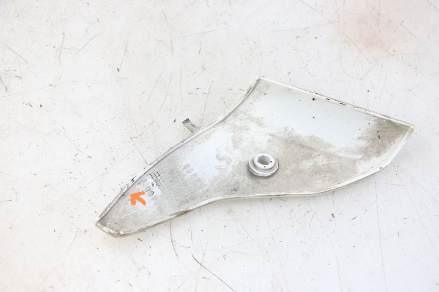 photo de Złącze dolnej przedniej owiewki PIAGGIO LXV 4T 50 (2009 - 2013) - Inny kąt widzenia