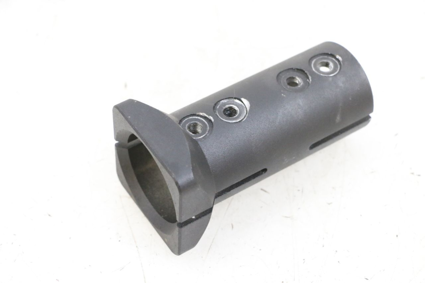 photo de Złącze dolnej przedniej owiewki DUALTRON MINI SPECIAL 1 - Inny kąt widzenia