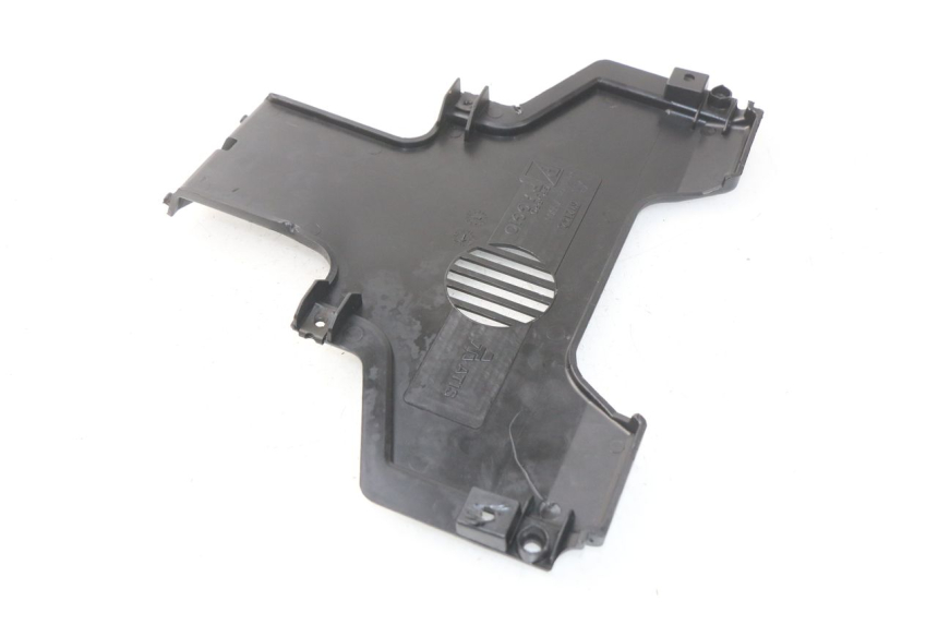 photo de Złącze dolnej przedniej owiewki PIAGGIO MP3 HPE 500 (2019 - 2022) - Zoom stanu zużycia