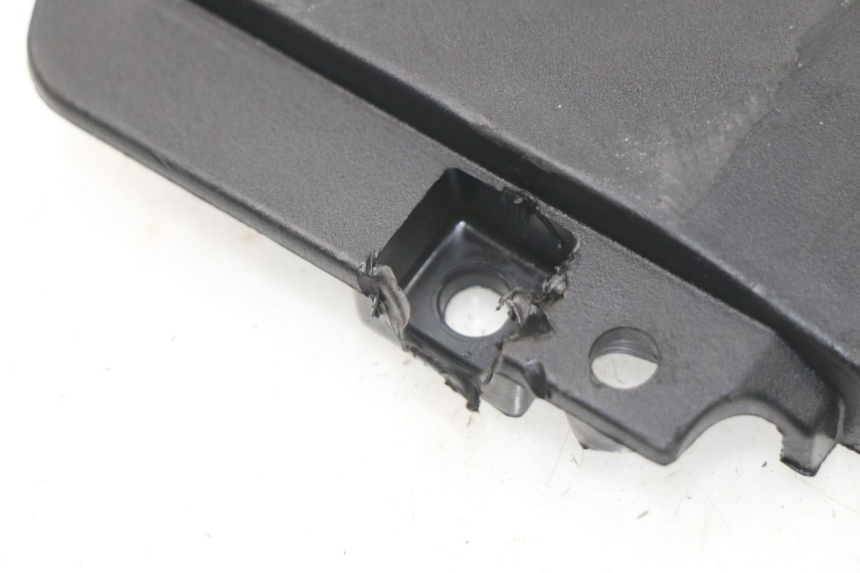 photo de Złącze dolnej przedniej owiewki PIAGGIO MP3 HPE 500 (2019 - 2022) - Inny kąt widzenia