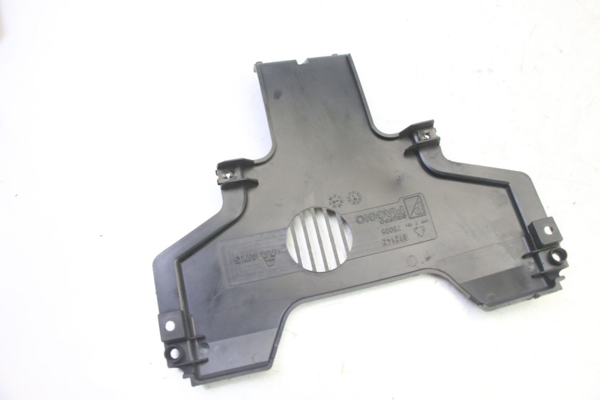 photo de Złącze dolnej przedniej owiewki PIAGGIO MP3 HPE 310 (2024 - 2025) - Zbliżenie techniczne