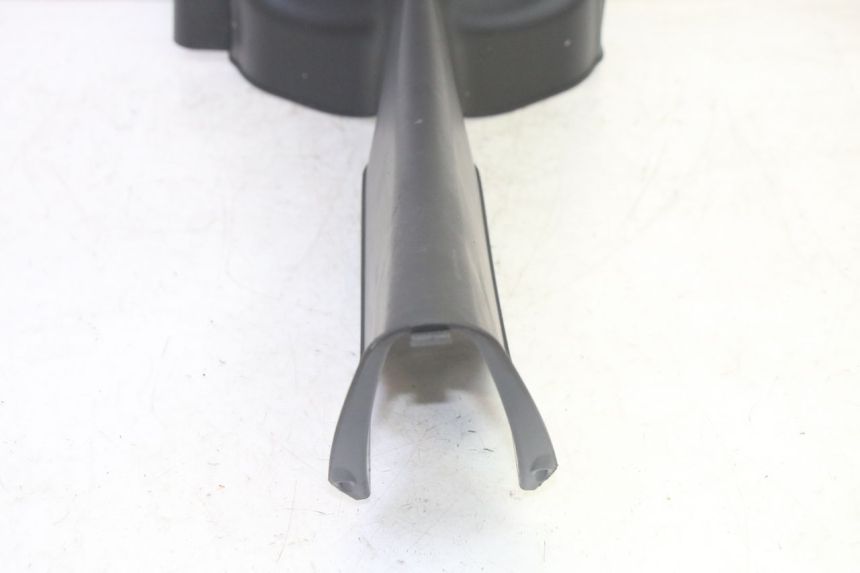 photo de Złącze dolnej przedniej owiewki PIAGGIO MP3 HPE 350 (2018 - 2020) - Inny kąt widzenia