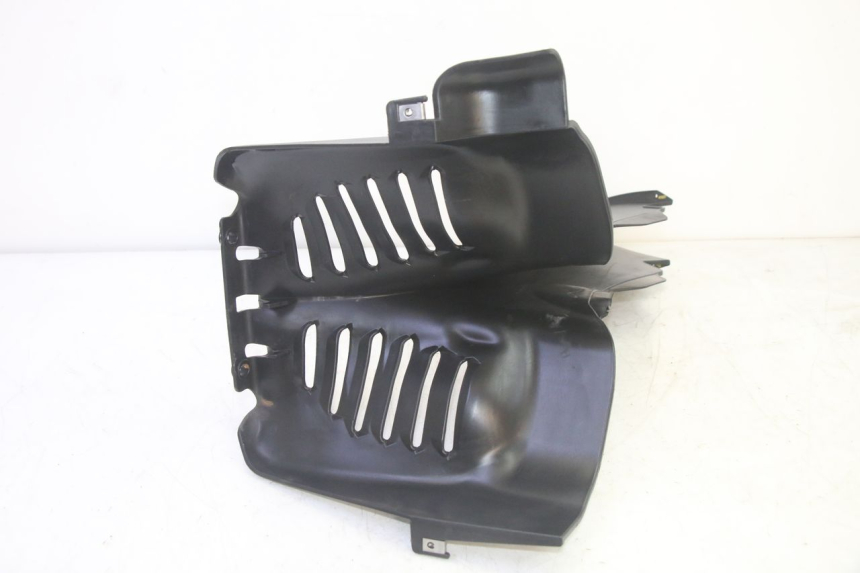 photo de Złącze dolnej przedniej owiewki PIAGGIO MP3 HPE 350 (2018 - 2020) - Stan powierzchni