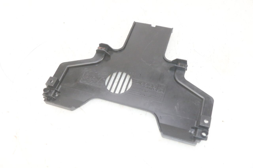 photo de Złącze dolnej przedniej owiewki PIAGGIO MP3 HPE 300 (2019 - 2026) - Zoom stanu zużycia