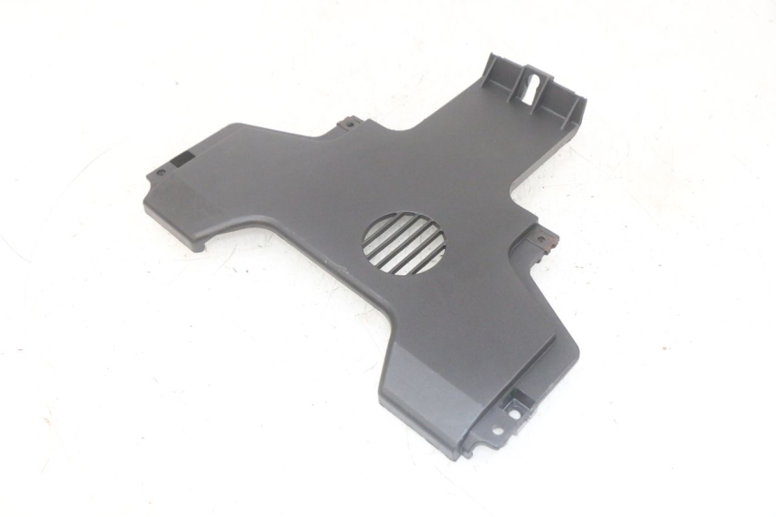 photo de Złącze dolnej przedniej owiewki PIAGGIO MP3 HPE 300 (2019 - 2026) - Inny kąt widzenia