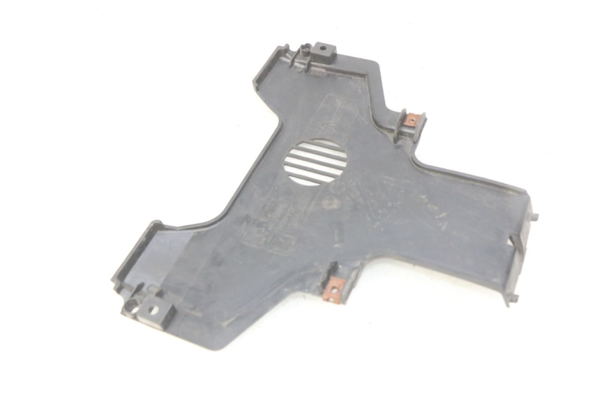 photo de Złącze dolnej przedniej owiewki PIAGGIO MP3 LT 300 (2010 - 2016) - Zoom stanu zużycia