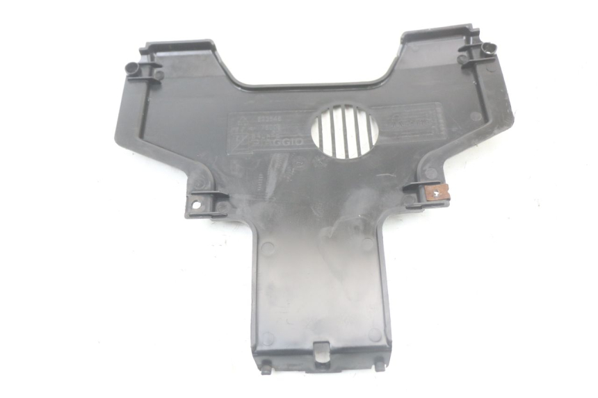 photo de Złącze dolnej przedniej owiewki PIAGGIO MP3 LT 400 (2007 - 2012) - Inny kąt widzenia