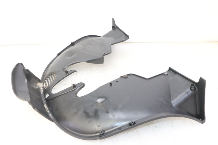 photo de Złącze dolnej przedniej owiewki PIAGGIO MP3 LT 300 (2010 - 2016) - Zoom stanu zużycia