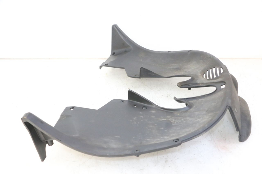 photo de Złącze dolnej przedniej owiewki PIAGGIO MP3 LT 300 (2010 - 2016) - Zbliżenie techniczne