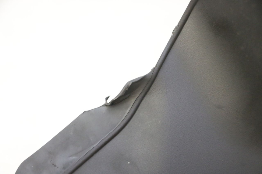 photo de Złącze dolnej przedniej owiewki PIAGGIO MP3 RL 250 (2006 - 2010) - Inny kąt widzenia