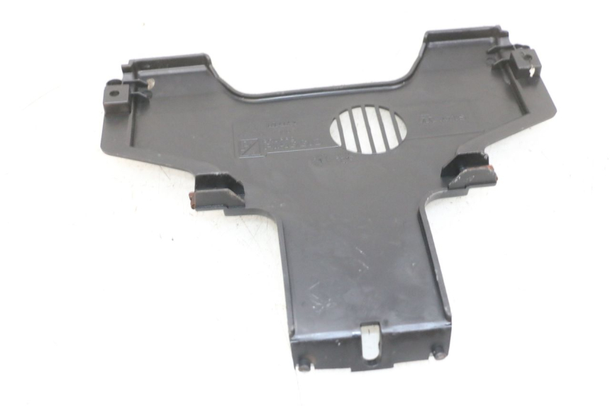 photo de Złącze dolnej przedniej owiewki PIAGGIO MP3 500 (2016 - 2018) - Szczegół części