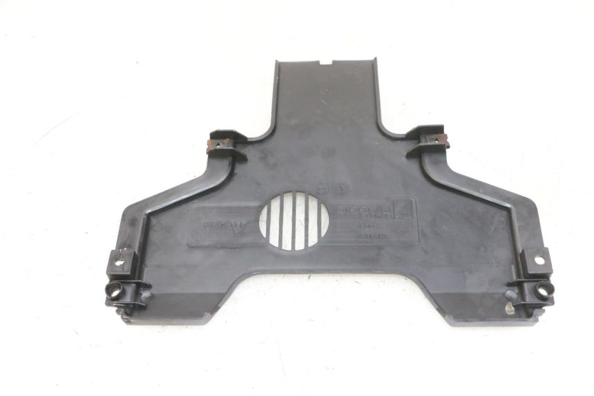 photo de Złącze dolnej przedniej owiewki PIAGGIO MP3 500 (2016 - 2018) - Zoom stanu zużycia