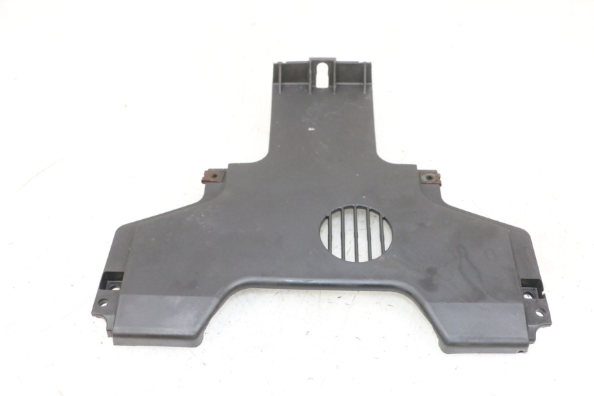 photo de Złącze dolnej przedniej owiewki PIAGGIO MP3 500 (2016 - 2018) - Zbliżenie techniczne