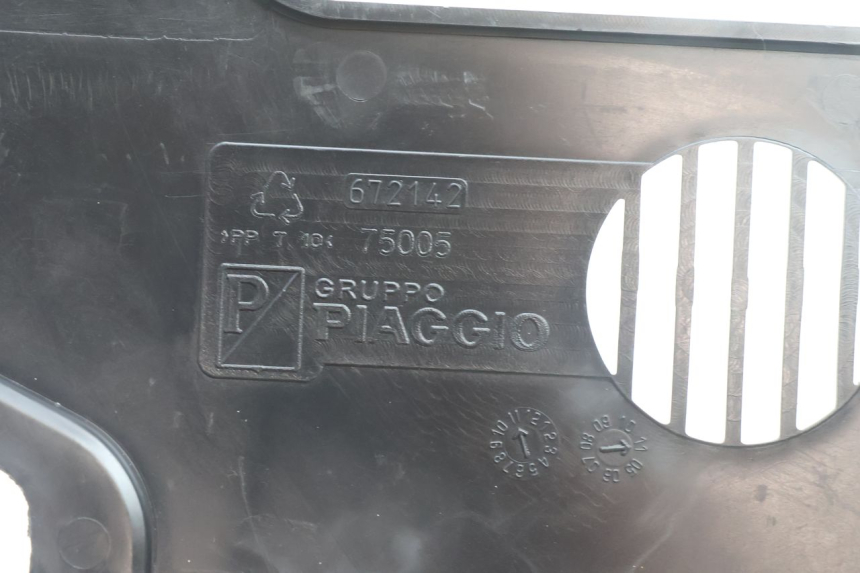 photo de Złącze dolnej przedniej owiewki PIAGGIO MP3 500 (2016 - 2018) - Widok ogólny