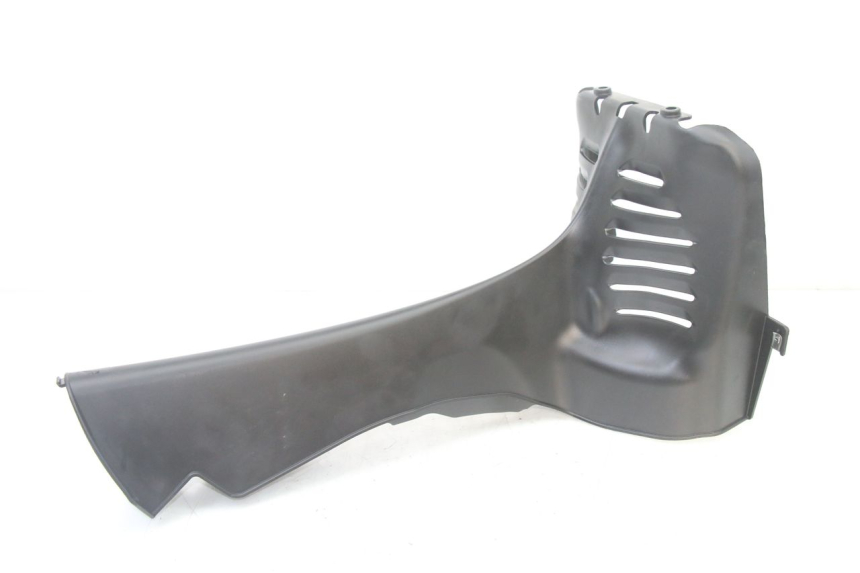 photo de Złącze dolnej przedniej owiewki PIAGGIO MP3 500 (2014 - 2017) - Zoom stanu zużycia