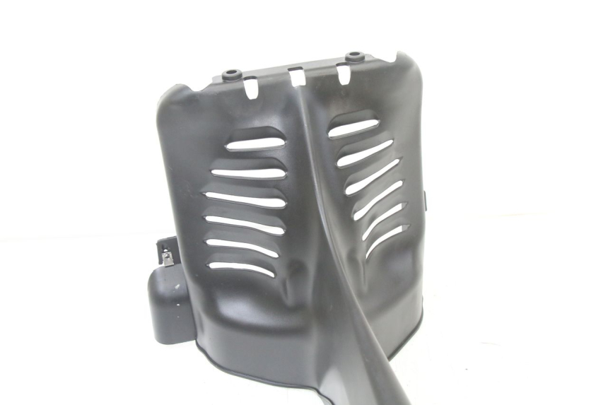 photo de Złącze dolnej przedniej owiewki PIAGGIO MP3 500 (2014 - 2017) - Zbliżenie techniczne