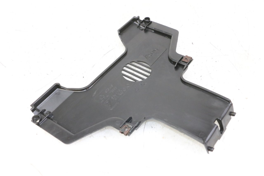 photo de Złącze dolnej przedniej owiewki PIAGGIO MP3 LT 400 (2007 - 2012) - Szczegół części