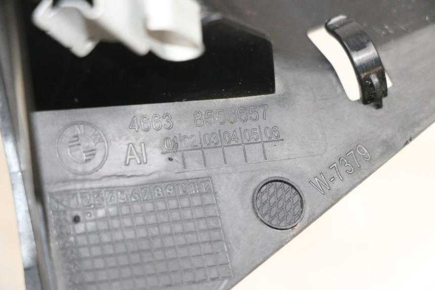 photo de Złącze dolnej przedniej owiewki BMW R GS 1250 (2021 - 2024) - Zoom stanu zużycia