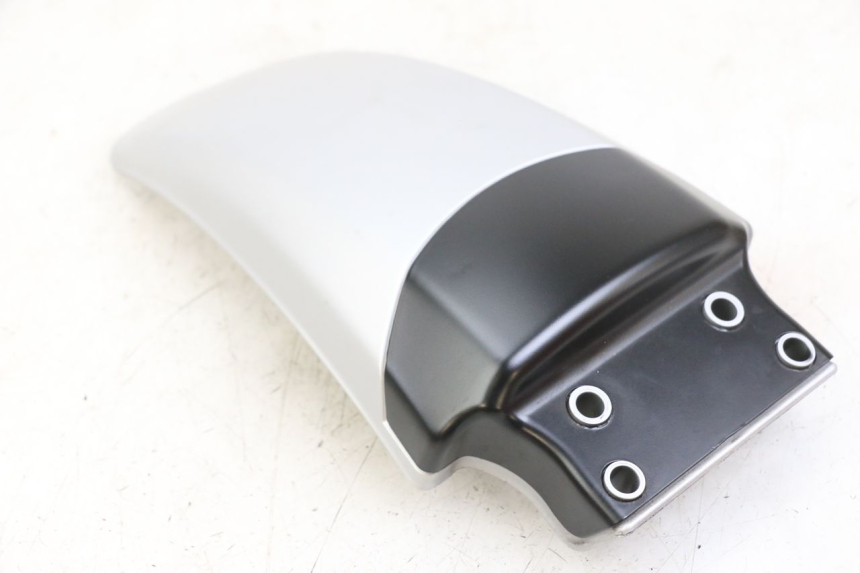 photo de Złącze dolnej przedniej owiewki ROYAL ENFIELD HYMALAYAN 410 (2016 - 2023) - Zbliżenie techniczne