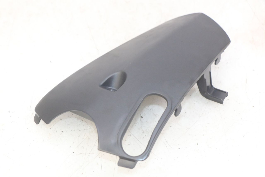 photo de Złącze dolnej przedniej owiewki HONDA SCV LEAD 100 (2003 - 2007) - Zoom stanu zużycia