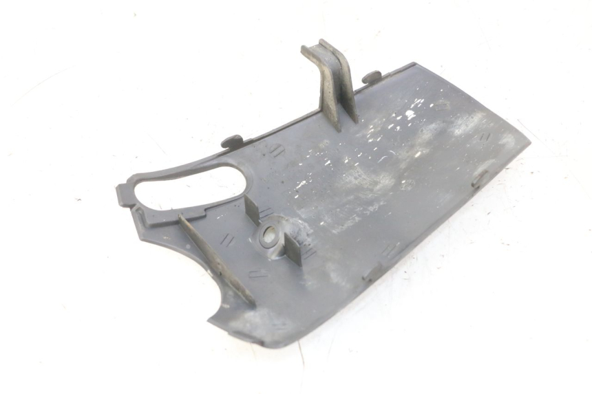 photo de Złącze dolnej przedniej owiewki HONDA SCV LEAD 100 (2003 - 2007) - Zoom stanu zużycia